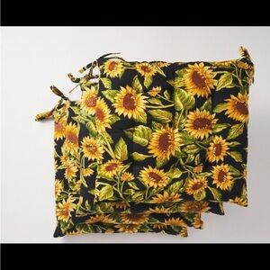 April Cornell Sunflower lot 4chair cushions and 2 tablecloths